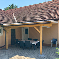 Pergola k posezení na dvoře